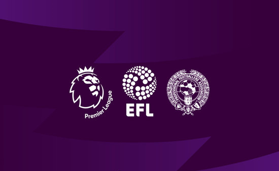 向他投以批 向他投以批